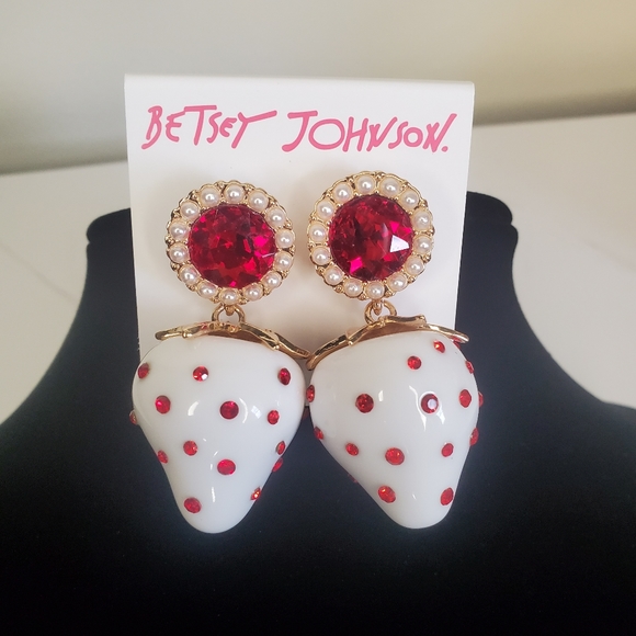Betsey Johnson White Strawberry Pie 🍓 Earrings - Picture 3 of 6